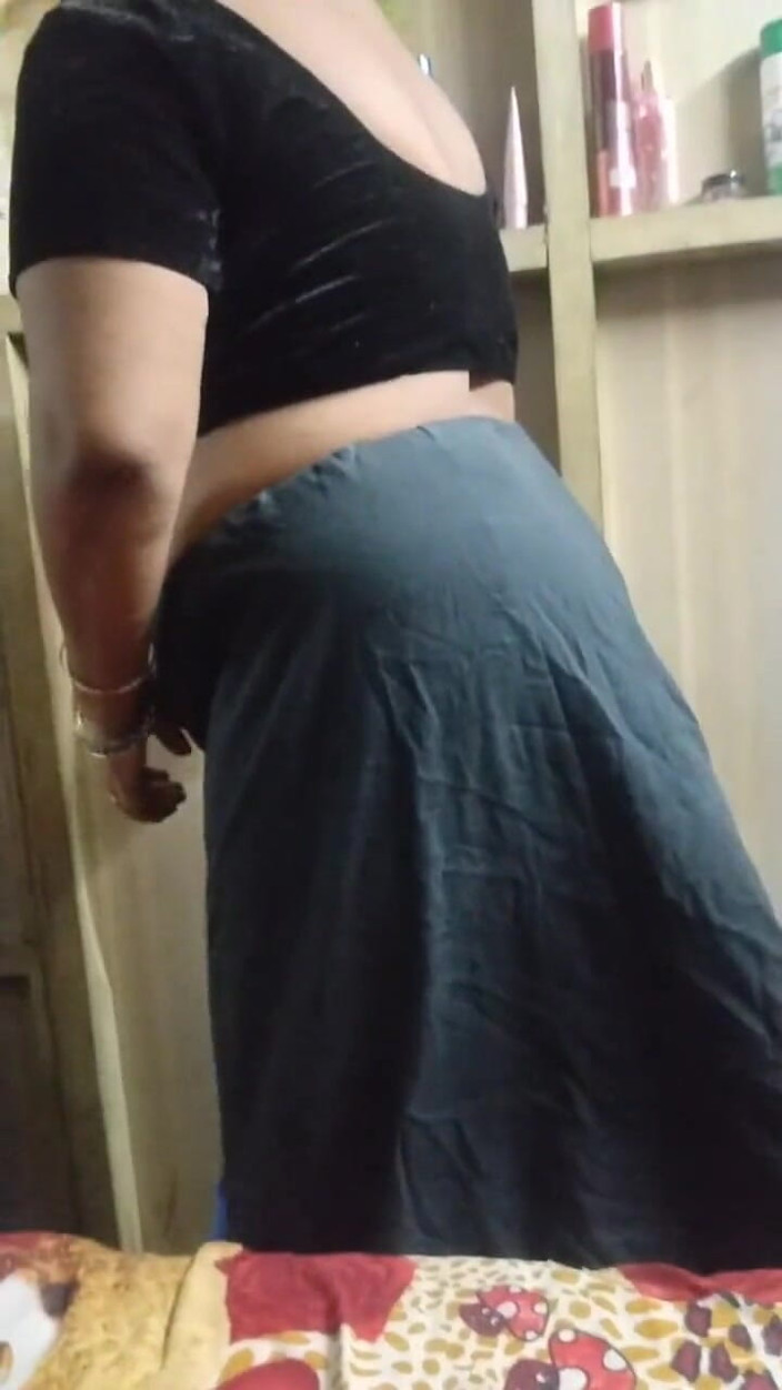 Divya X: Busty Stepaunty Exposed the Saree