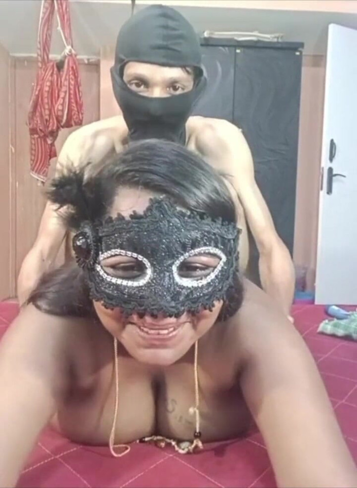 BeautyAnu: สาวอินเดียนมใหญ่สุดฮอตและเพลิดเพลินกับวิดีโอ smily