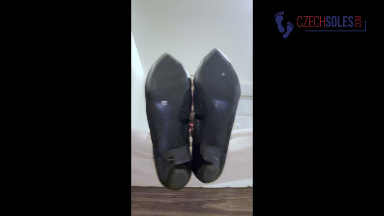 Czech Soles - foot fetish content: صديقة لئيمة تجعلك تشم شباكها الشبكية