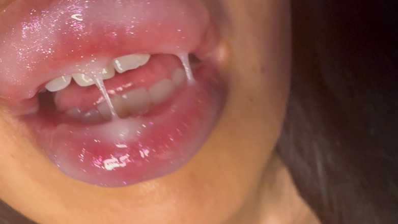Asmr_mouth: 내가 키스할 때 립글로스의 루오트