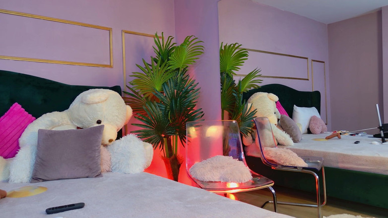 KirraWhite: 金发硬核熟女操她的阴户