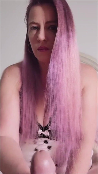 Nikki Nevada: Sexy milfka Nikki POV honění a výstřik