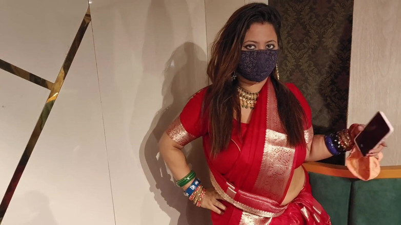 IndianMyra07: La matrigna indiana ha sorpreso il figliastro a masturbarsi con...