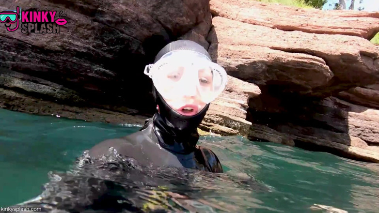 UKCuteGirl Lucy Lauren: Freediving - fantasia de fetiche - fins, suspiros e controle subaquático