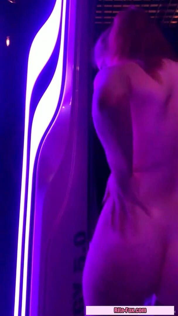 SugarNadya: Striptease and masturbation in the solarium sunbathe, come with me?