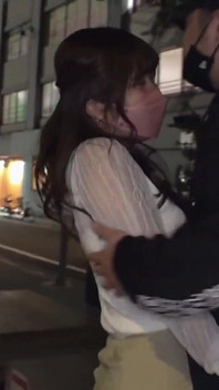 Parte 1: jóvenes esposas en la reunión presentando a un hombre a la joven esposa que asistió a la reunión