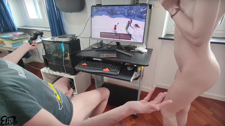 Fucktotum: Hari Keberuntungan Pria Kutu Buku: Pacar temannya adalah pelacur sejati...