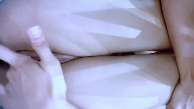 Indian Senu: Bhabhi fingert und masturbiert