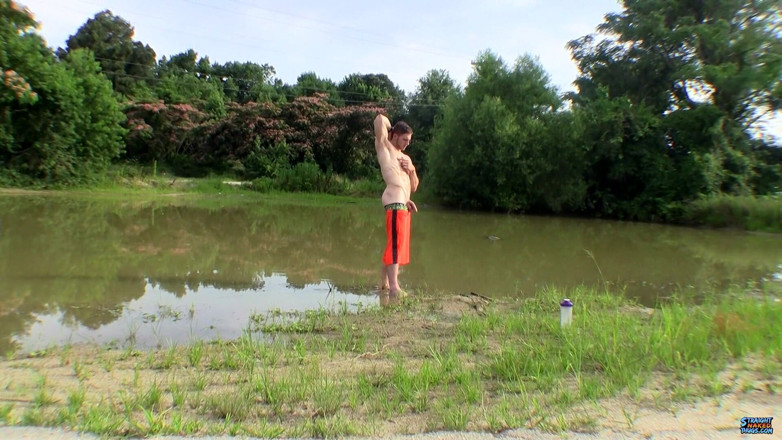Straight naked thugs: Atletio nudo che si gode il suo cazzo!