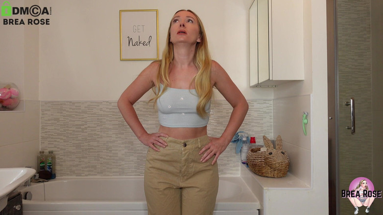Brea Rose: Plassen en een dildo gebruiken