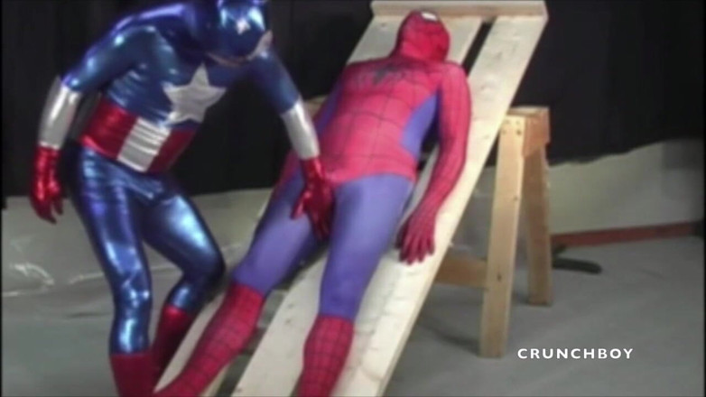 Crunch Boy: sex s fetišem clotchs super hrdina