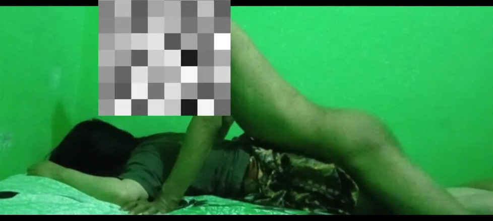 Famly sex: Vertel mijn stiefzus om voor haar te zorgen terwijl ze...