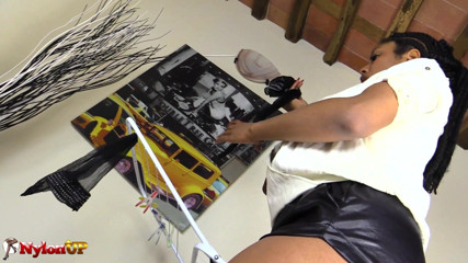 Best Nylon Feet Videos: Ebony beauty Janelle pissing