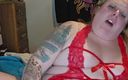 Jenn Sexxii: Tante bejat muncrat dengan lingerie merah seksi