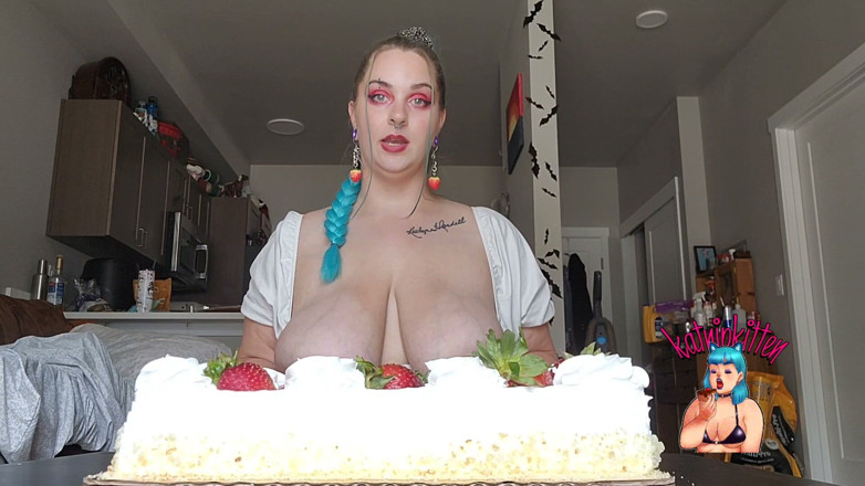 KatnipKitten: Birthday Cake Sitting Session