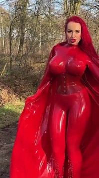 La supereroe in lattice miss Fetilicious
