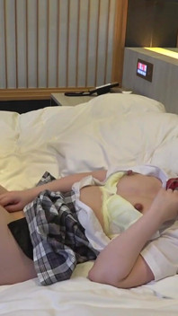 Het oppakken van vrouwtjes massagesalon voor studente die geruchten is dat neuken toegestaan is