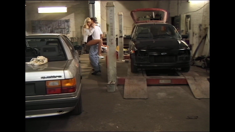 Piss Lover: Iubitoare de pișat - întâlnire surpriză umedă
