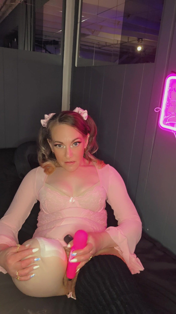 Lesley Love: Lesley Love