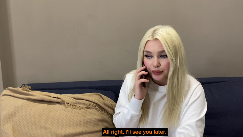Blondessa: Istri nakal nyepong kontol bos suaminya sendiri