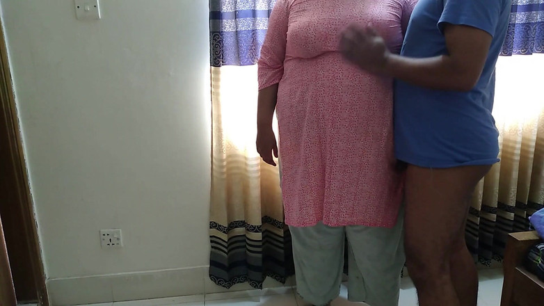 Aria Mia: Indische sexy 18-jährige stiefschwester wird geil, bevor sie zum college geht...