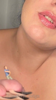 โดนตีตูดแล้วเลียหีเพราะเถียง: Giantess Roleplay