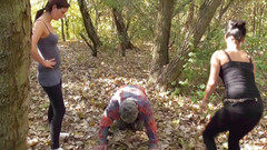 Femdom Austria: Kopání starého otroka v lese