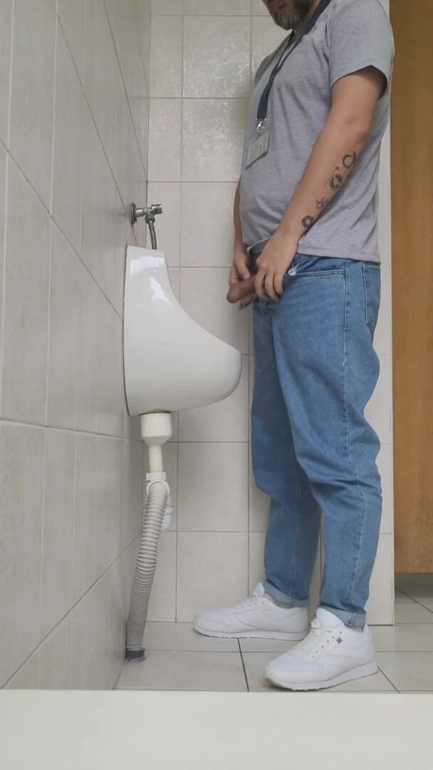 Wanker forever: Masturbare riscantă în pisoar la locul de muncă