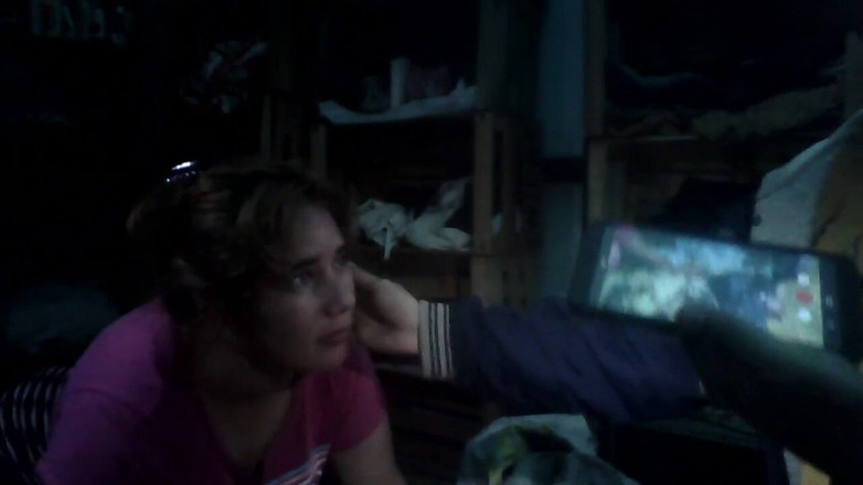 Fitcure1: Она сосет мой хуй в темноте, пока я снимаю видео