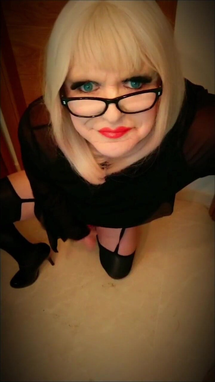 Emma Browne: Crossdressing untuk Kesenangan dan Seks