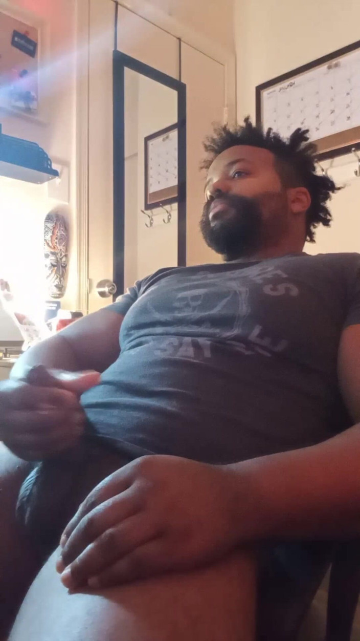 Eddie Venezuela: BBC Bear Cam Show Jerk and Cum