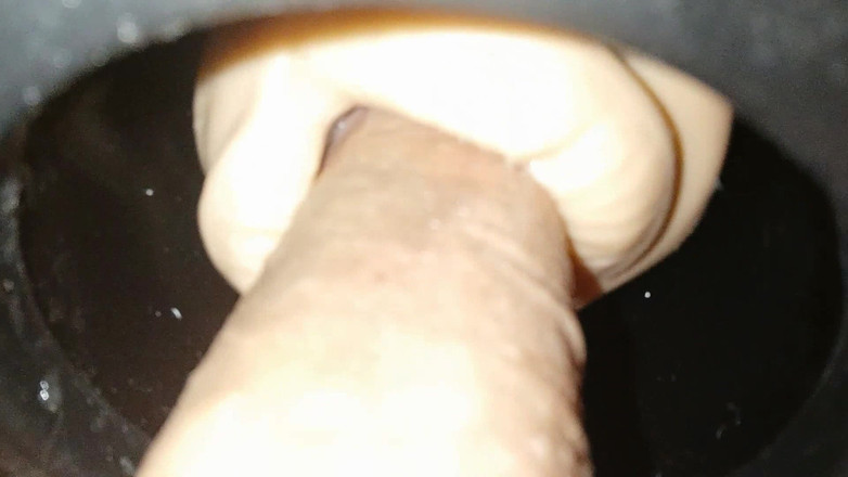 Lov2selfsuck: Prim-plan cu spermă