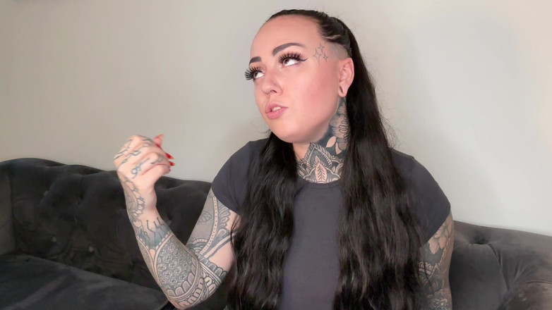 Miss Valentina: Di belakangnya