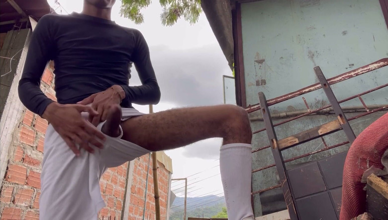 vergar4_daviid: Le footballeur finit par s’entraîner et une paille est faite...