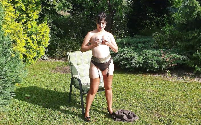 Wanilianna: Güneşte naylon çorap ve cam dildo