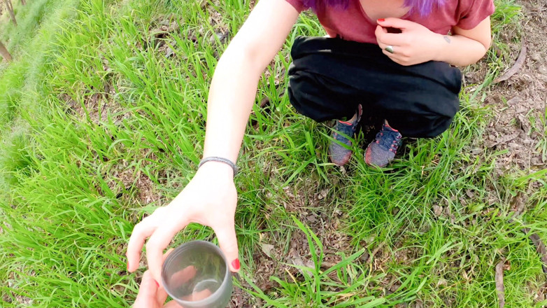 April BigAss: Minum kencing di jalanan dari liburan Argentina, semuanya kuning