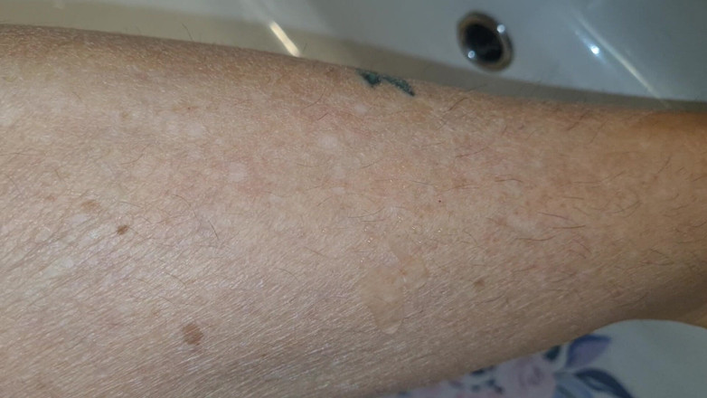 Melissa Johnson: Melissa Johnson Shaving Her Granny Legs