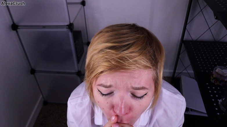 AlexaCrush: Pego no boquete pov da sala de estoque