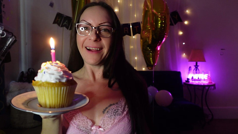 Raven Willow: Candlelight &amp; cupcake cravings