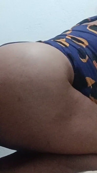 Sedni na všechny čtyři a nech penis co nejhlouběji