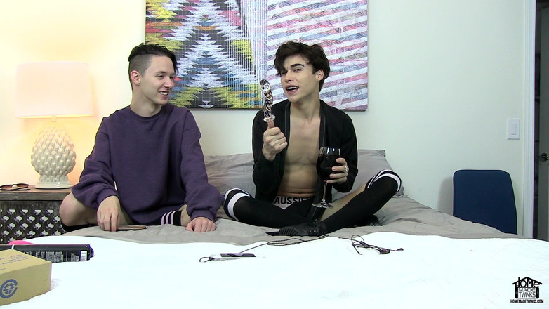 Homemade Twinks: Une grecque adorable fait une vidéo maison