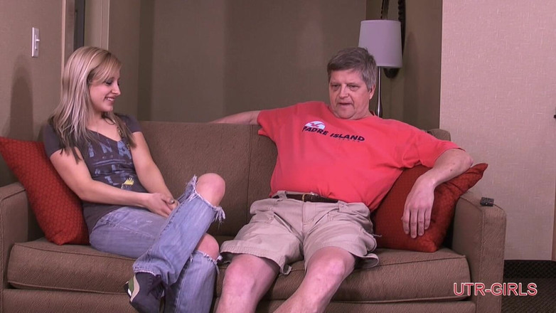 UTR-Girls: Jeaylla - Utr - Babysitter Interview