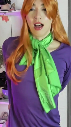 Puv Daphne Cosplay Burping Contest with Scooby