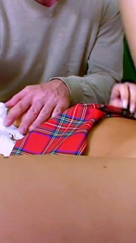 I due insegnanti lentamente non sanno cosa fare - È necessaria una punizione