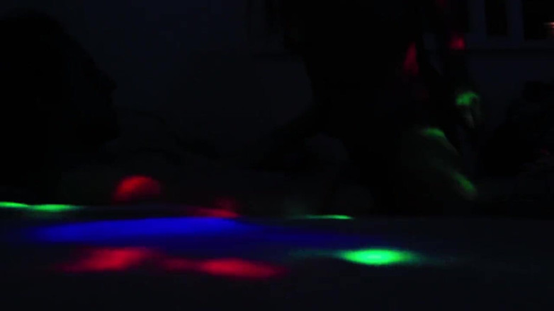 YeahHanna: ロマンチックなカップルがセックスパーティーでベッドとカメラを壊しかけた