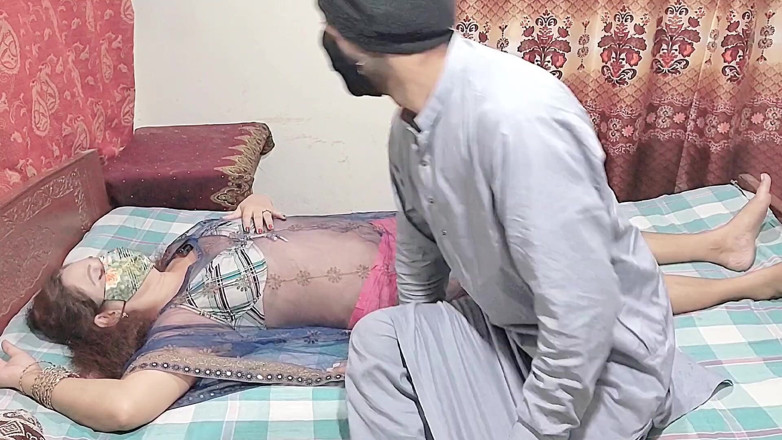 Pakistani CoupleX: Esposa surpreendeu seu marido contando a ele sobre sua gravidez...
