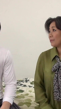Short-haired Older Woman with a Clean, Fresh Look! Sexy Contrast for an Intense, Erotic Encounter -9