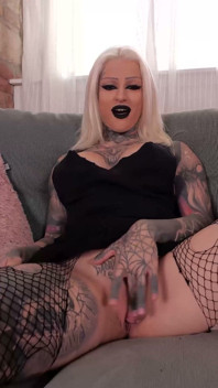 Татуированную Ivana Hyde с большими сиськами трахает огромный хуй Xander!