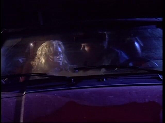 Ride Me In The Car: Si blonde jalang menghisap zakar di dalam kereta