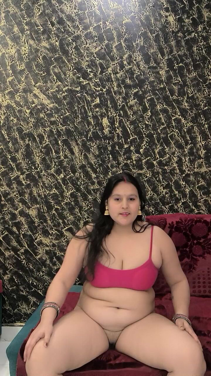 Puja555: Puja bhabhi手淫粉色阴户